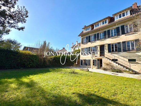 Verneuil-sur-Seine: Demeure familiale en plein centre-ville de 10pcs - 6ch - 208m² sur 1430m² de terrain