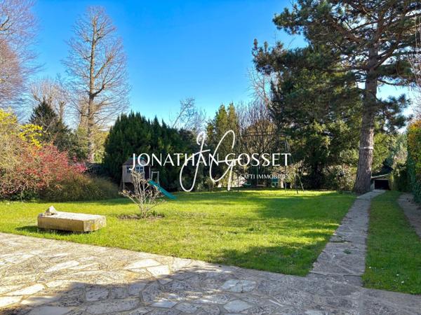 Verneuil-sur-Seine: Demeure familiale en plein centre-ville de 10pcs - 6ch - 208m² sur 1430m² de terrain