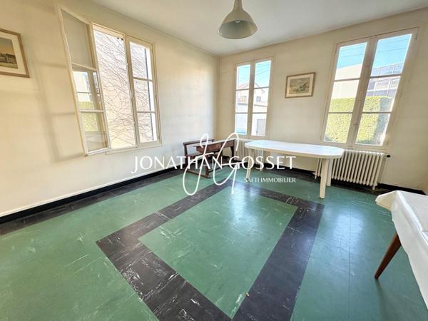 Verneuil-sur-Seine: Demeure familiale en plein centre-ville de 10pcs - 6ch - 208m² sur 1430m² de terrain