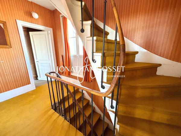 Verneuil-sur-Seine: Demeure familiale en plein centre-ville de 10pcs - 6ch - 208m² sur 1430m² de terrain