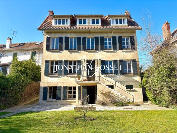 Verneuil-sur-Seine: Demeure familiale en plein centre-ville de 10pcs - 6ch - 208m² sur 1430m² de terrain