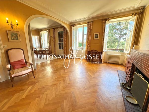 Verneuil-sur-Seine: Demeure familiale en plein centre-ville de 10pcs - 6ch - 208m² sur 1430m² de terrain