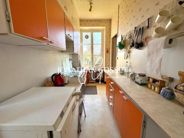 Verneuil-sur-Seine: Demeure familiale en plein centre-ville de 10pcs - 6ch - 208m² sur 1430m² de terrain