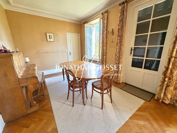 Verneuil-sur-Seine: Demeure familiale en plein centre-ville de 10pcs - 6ch - 208m² sur 1430m² de terrain