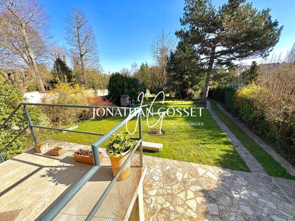 Verneuil-sur-Seine: Demeure familiale en plein centre-ville de 10pcs - 6ch - 208m² sur 1430m² de terrain