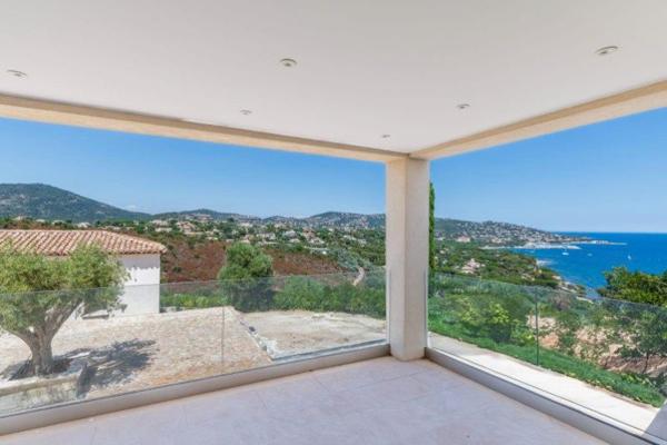 Sainte-Maxime (83120) Sainte-Maxime — Villa d’exception avec vue mer panoramique, domaine privé