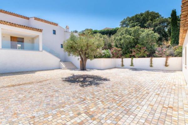 Sainte-Maxime (83120) Sainte-Maxime — Villa d’exception avec vue mer panoramique, domaine privé