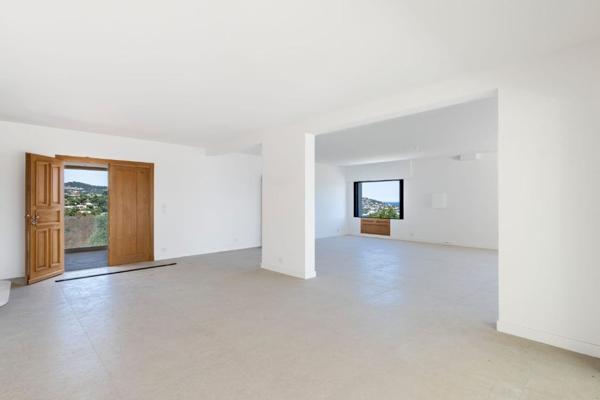 Sainte-Maxime (83120) Sainte-Maxime — Villa d’exception avec vue mer panoramique, domaine privé