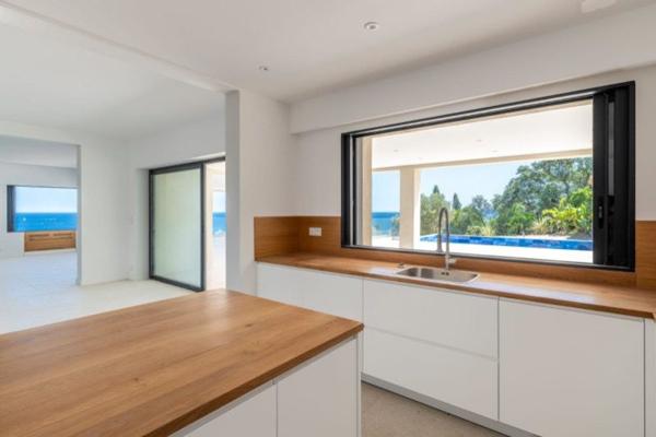 Sainte-Maxime (83120) Sainte-Maxime — Villa d’exception avec vue mer panoramique, domaine privé