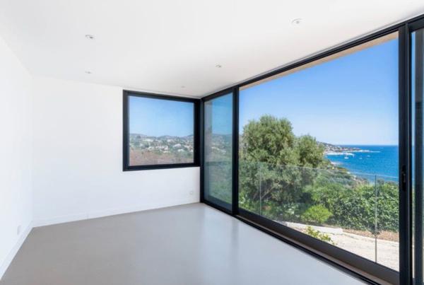 Sainte-Maxime (83120) Sainte-Maxime — Villa d’exception avec vue mer panoramique, domaine privé