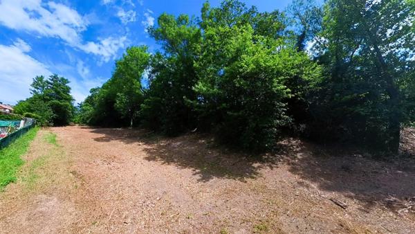 Terrain à bâtir de 2400m²