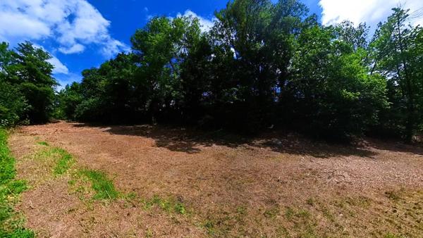 Terrain à bâtir de 2400m²