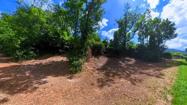 Terrain à bâtir de 2400m²