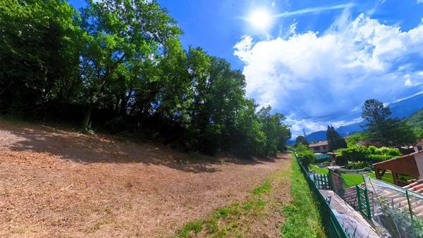 Terrain à bâtir de 2400m²