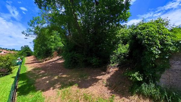 Terrain à bâtir de 2400m²