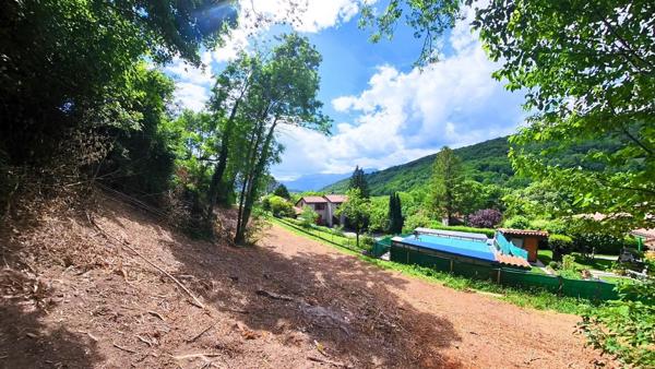 Terrain à bâtir de 2400m²