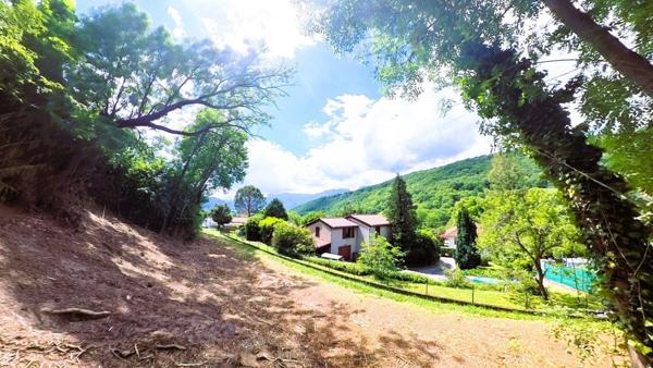 Terrain à bâtir de 2400m²