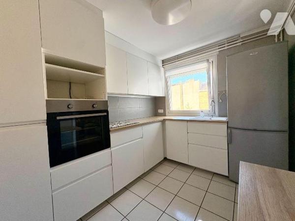 Au plein coeur de Malo les bains, dans résidence avec ascenseur, appartement bien entretenu d'u...