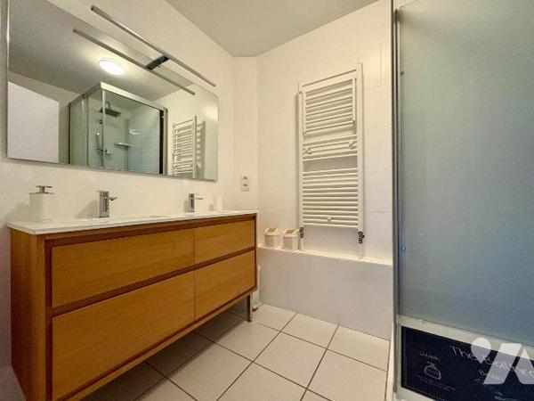 Au plein coeur de Malo les bains, dans résidence avec ascenseur, appartement bien entretenu d'u...