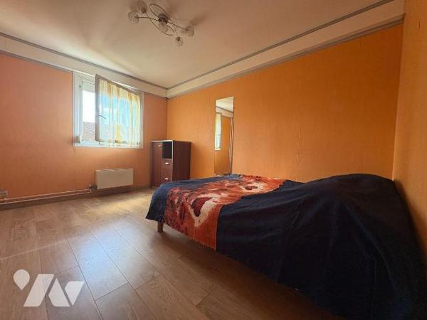Au plein coeur de Malo les bains, dans résidence avec ascenseur, appartement bien entretenu d'u...