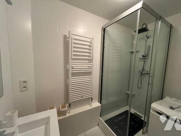 Au plein coeur de Malo les bains, dans résidence avec ascenseur, appartement bien entretenu d'u...