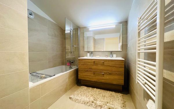 Appartement à vendre    4 pièces • 138 m2 Tassin-la-Demi-Lune