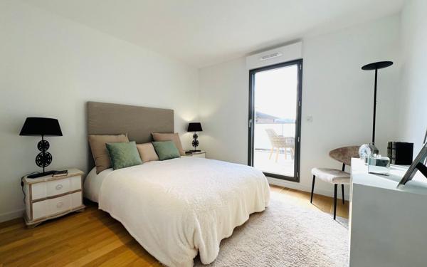 Appartement à vendre    4 pièces • 138 m2 Tassin-la-Demi-Lune