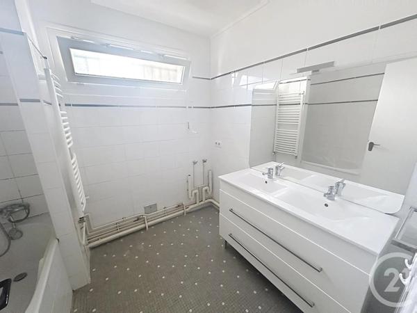 Appartement F4 à vendre  5 pièces - 116 m 2   FECAMP  - 76
