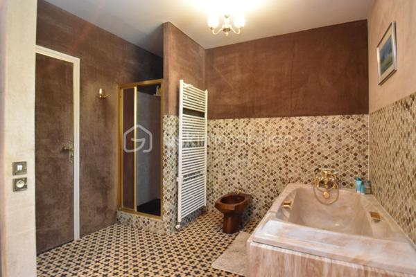Maison traditionnelle de 225 m²