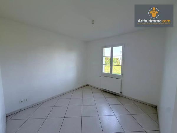 Location                                                      Maison
                        
                     5 pièces                      130 m2                     à Lachelle