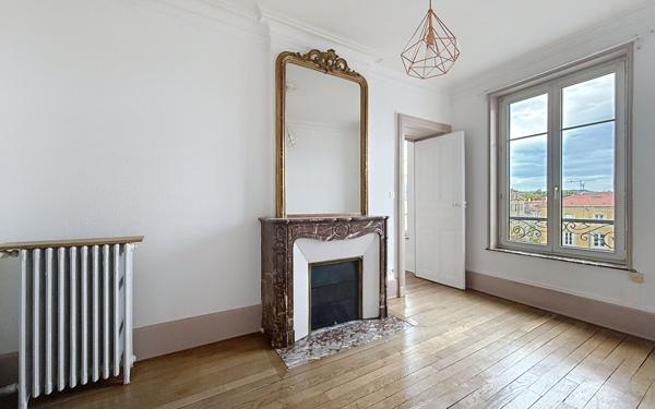 Appartement à louer    4 pièces •  Nancy