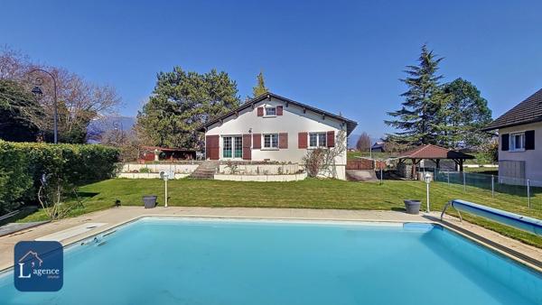 Maison Individuelle T7 de 240m2 avec piscine, terrasse, garage double, atelier indépendant, quartier calme proche centre-ville