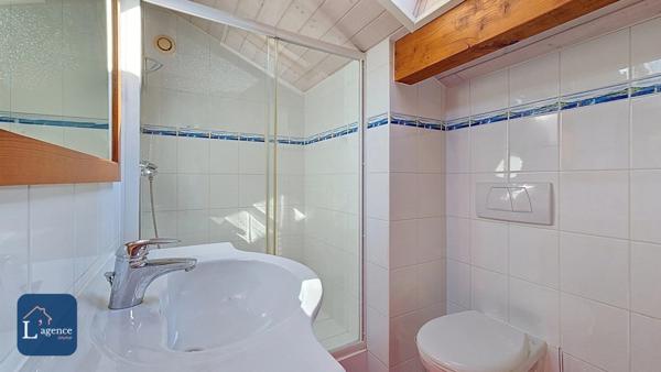 Maison Individuelle T7 de 240m2 avec piscine, terrasse, garage double, atelier indépendant, quartier calme proche centre-ville