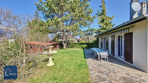 Maison Individuelle T7 de 240m2 avec piscine, terrasse, garage double, atelier indépendant, quartier calme proche centre-ville