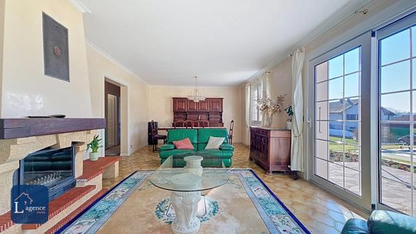 Maison Individuelle T7 de 240m2 avec piscine, terrasse, garage double, atelier indépendant, quartier calme proche centre-ville