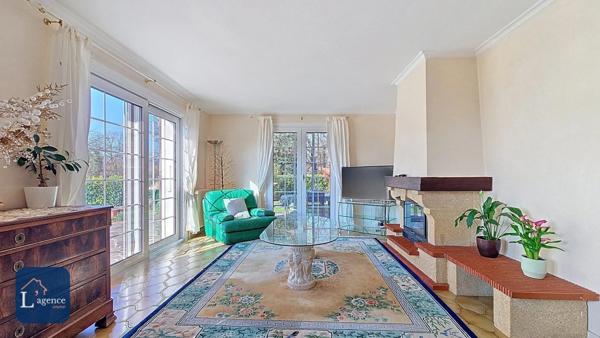 Maison Individuelle T7 de 240m2 avec piscine, terrasse, garage double, atelier indépendant, quartier calme proche centre-ville