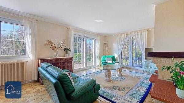 Maison Individuelle T7 de 240m2 avec piscine, terrasse, garage double, atelier indépendant, quartier calme proche centre-ville