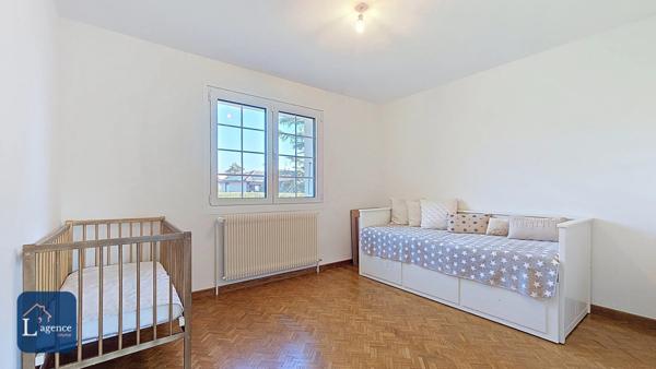 Maison Individuelle T7 de 240m2 avec piscine, terrasse, garage double, atelier indépendant, quartier calme proche centre-ville