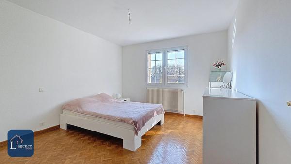 Maison Individuelle T7 de 240m2 avec piscine, terrasse, garage double, atelier indépendant, quartier calme proche centre-ville