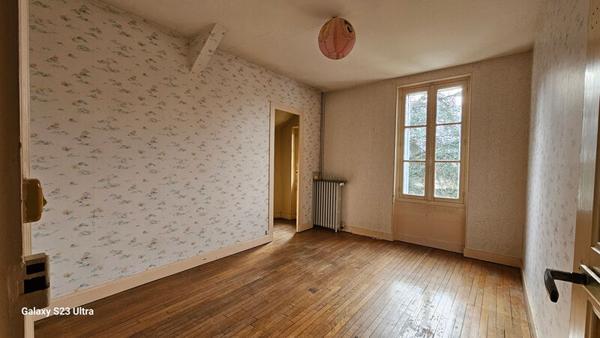 EN VENTE - 2 H PARIS - COSNE SUR LOIRE - Maison sur sous-sol comprenant 2 appartements.