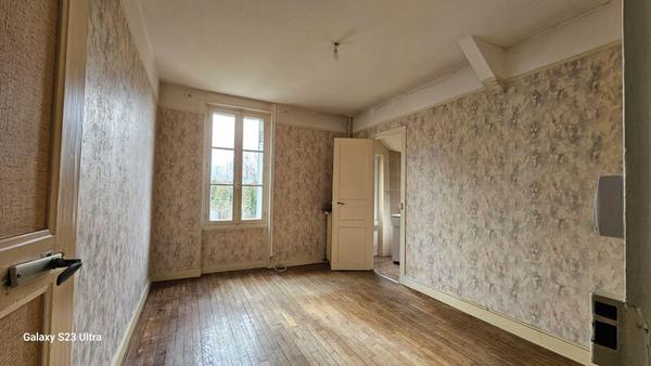 EN VENTE - 2 H PARIS - COSNE SUR LOIRE - Maison sur sous-sol comprenant 2 appartements.