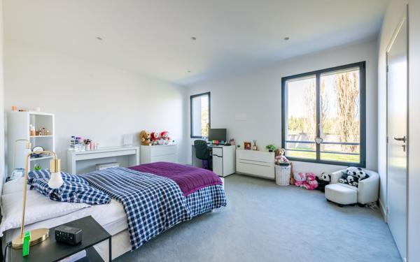 Maison à vendre    8 pièces • 327,59 m2 Montévrain