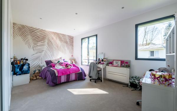 Maison à vendre    8 pièces • 327,59 m2 Montévrain