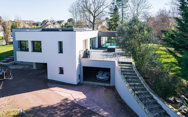 Maison à vendre    8 pièces • 327,59 m2 Montévrain