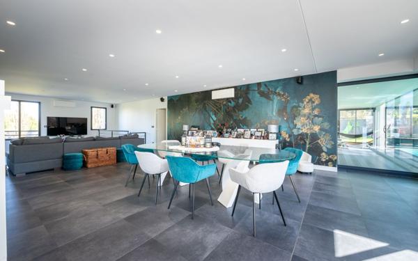 Maison à vendre    8 pièces • 327,59 m2 Montévrain