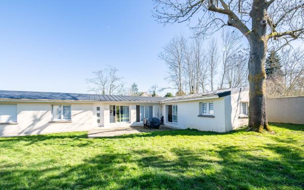 Maison à vendre    8 pièces • 327,59 m2 Montévrain