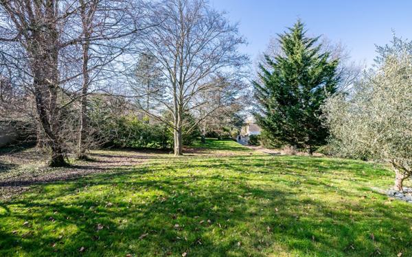 Maison à vendre    8 pièces • 327,59 m2 Montévrain