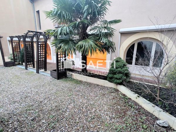 Appartement F4, grand séjour, 3 chambres, parking.