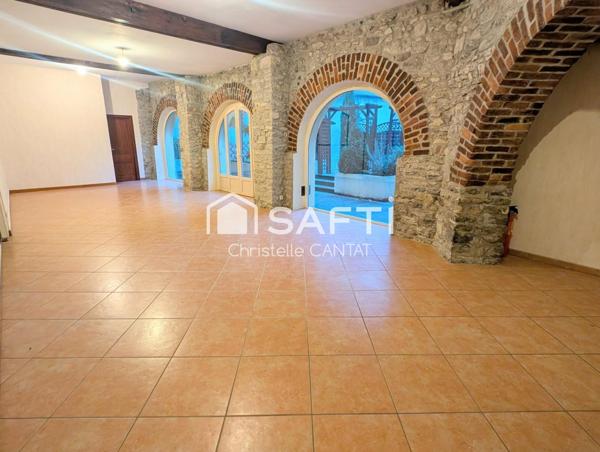 Appartement F4, grand séjour, 3 chambres, parking.