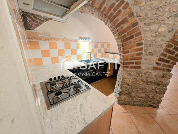 Appartement F4, grand séjour, 3 chambres, parking.